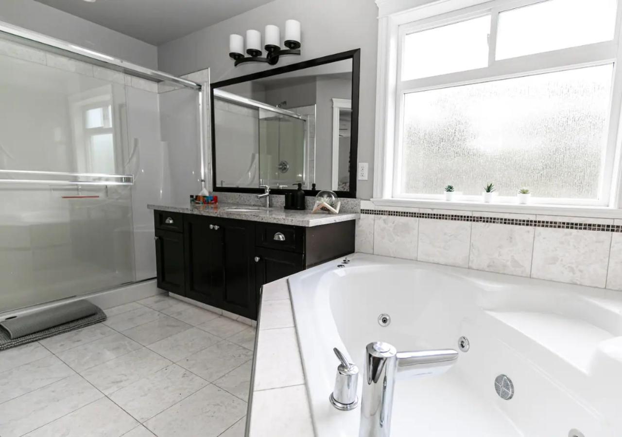 Bellamy Manor Large Home With 5Beds! In Langford Victoria Buitenkant foto